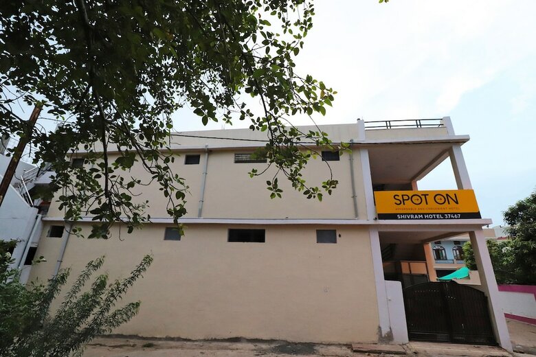 Spot On 37467 Shivram Hotel