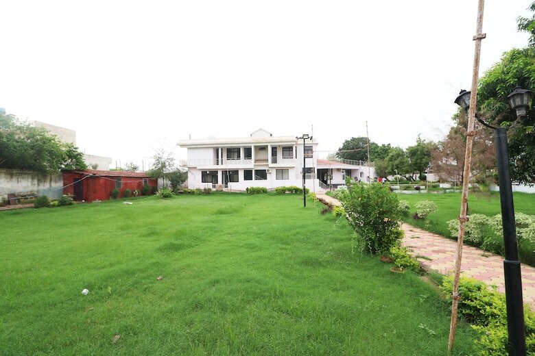 Hotel Oyo 45787 Mangalam Resort