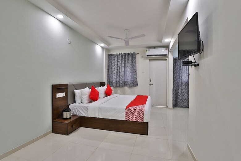 Hotel Oyo 30641 Crystal Service Apartments