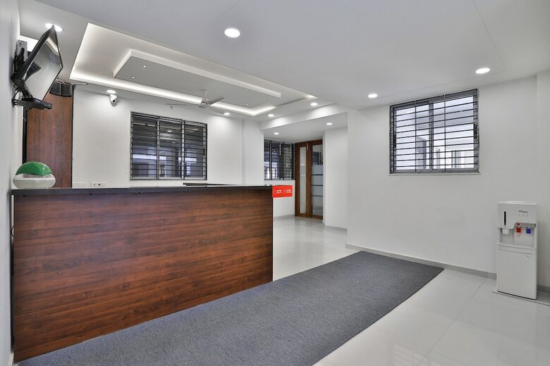 Hotel Oyo 30641 Crystal Service Apartments