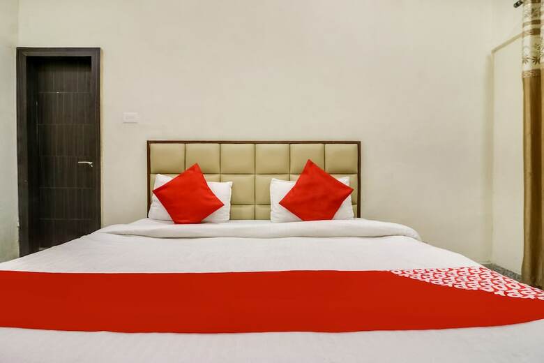 Oyo 28789 Hotel Adarsh