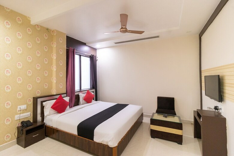 Hotel Capital O 30380 Kiaara Stay