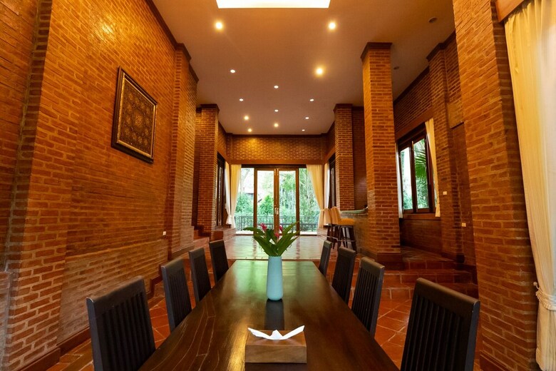 Hotel Chayana Resort