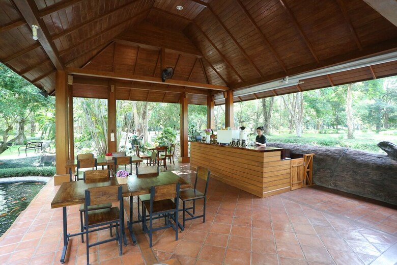Hotel Chayana Resort