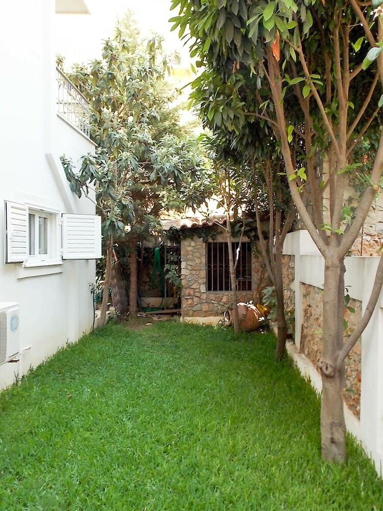 Nea Filadelfia Spacious Apartment With Garden