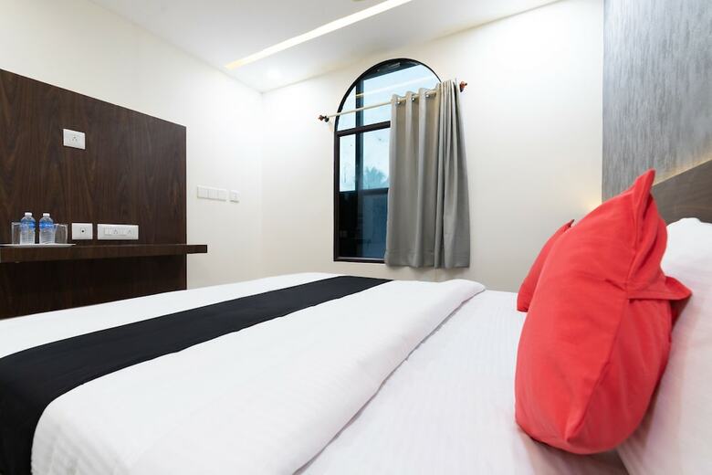 Capital O 41866 Hotel Metro Palace