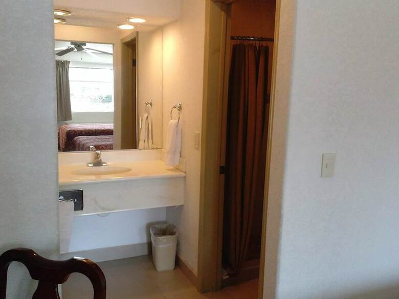 Hotel Estancia Inn
