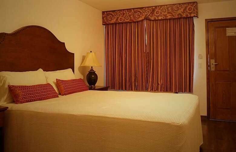 Hotel Estancia Inn