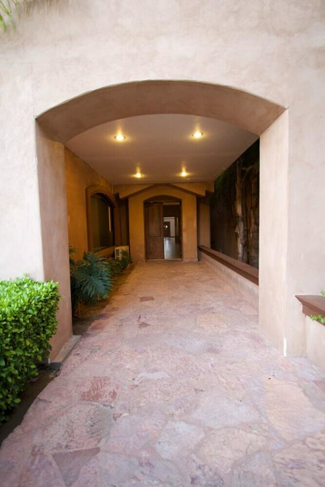 Hotel Estancia Inn