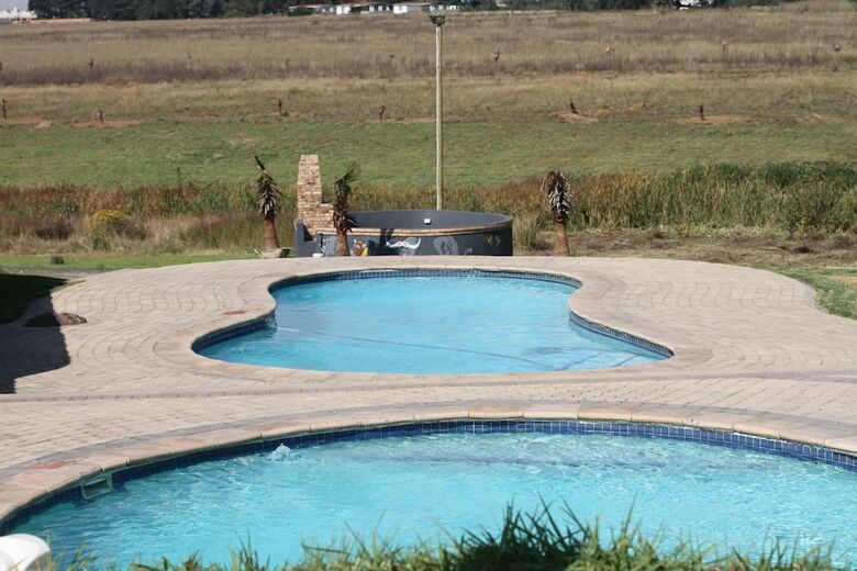 Hotel Lily Villa Country Lodge