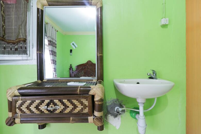 Hotel Waroeng Transit & Depary Homestay
