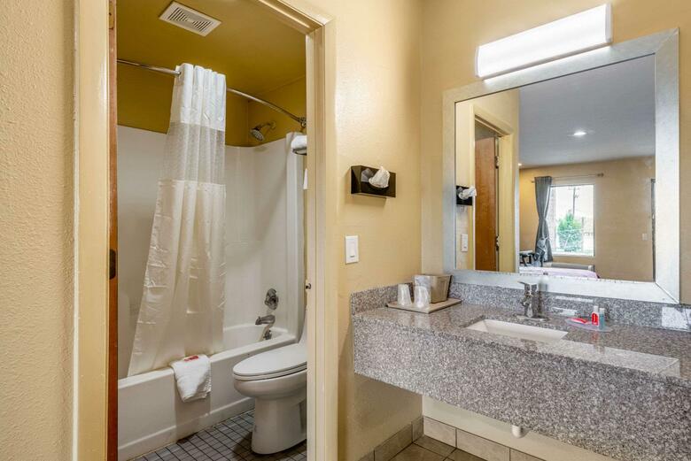 Motel Econo Lodge Inn & Suites