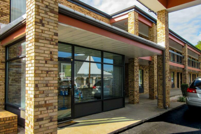 Motel Econo Lodge Inn & Suites