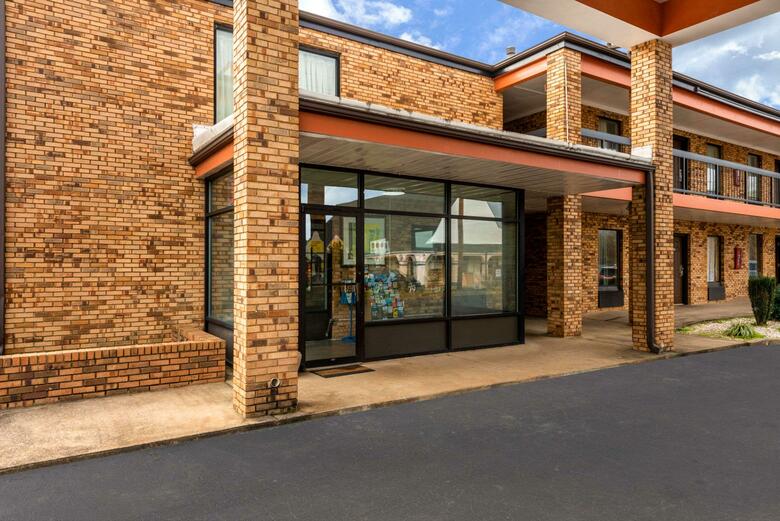 Motel Econo Lodge Inn & Suites