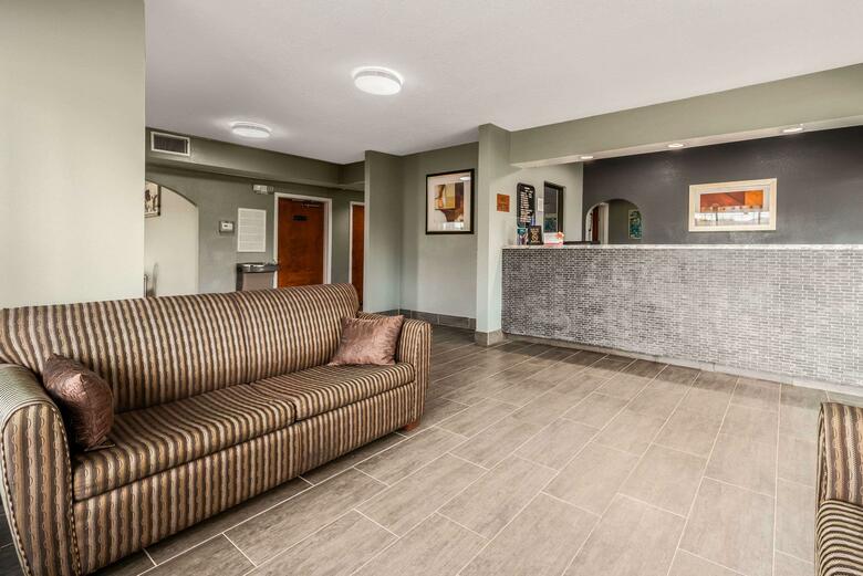 Motel Econo Lodge Inn & Suites