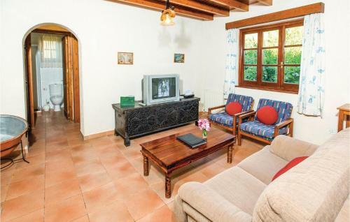 Three-bedroom Holiday Home In Miliou Paphos