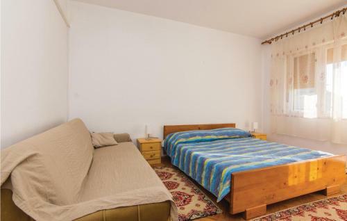 Four-bedroom Apartment In Pakostane