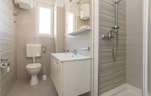 Four-bedroom Apartment In Pakostane