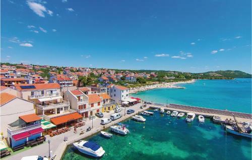 Four-bedroom Apartment In Pakostane