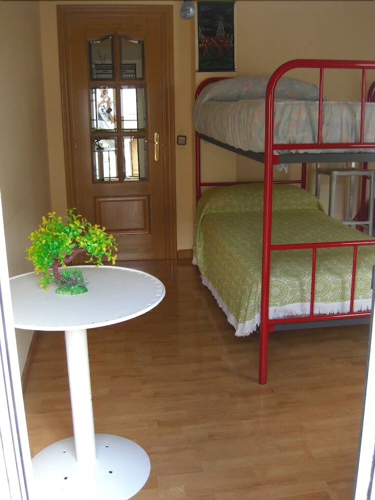 Hostal Albergue Agustina - Hostel