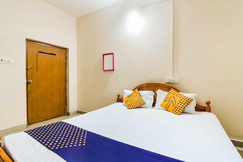 Spot On 60927 Hindustan Hotel & Lodging