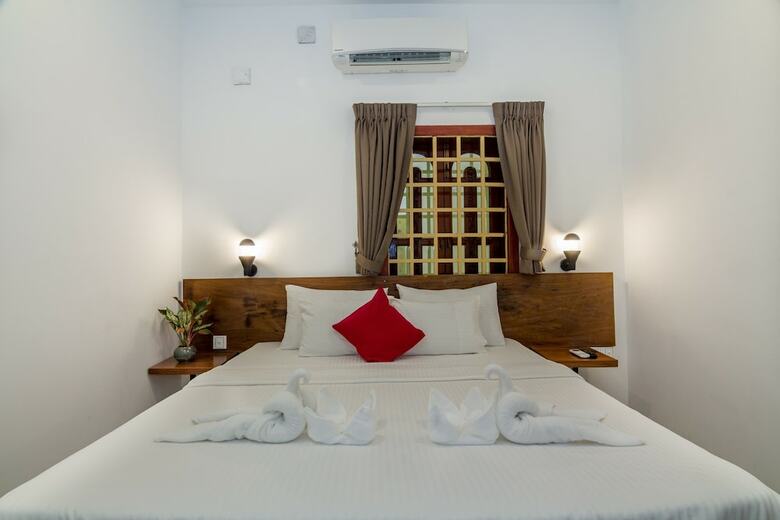 Hostal Poolside Villa