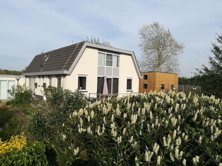 Hotel Trendy Tiny Houses Bovenweg