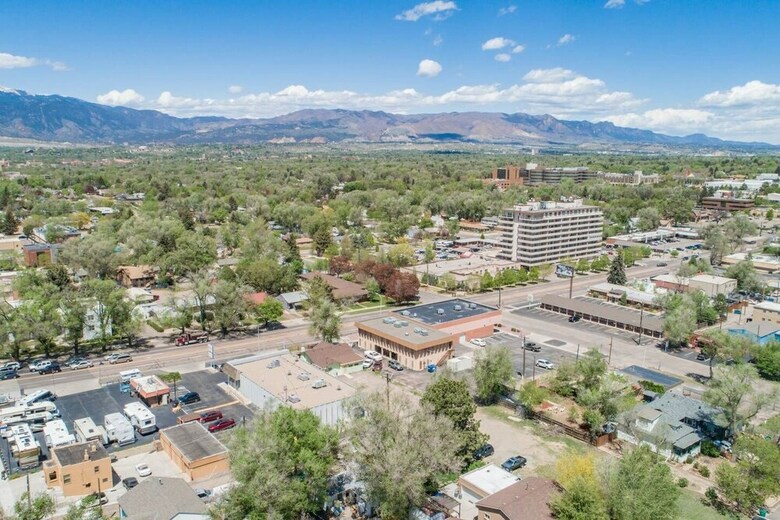 Villa 2 Bdolympic Trainingnear Parks, A Lake, Downtown
