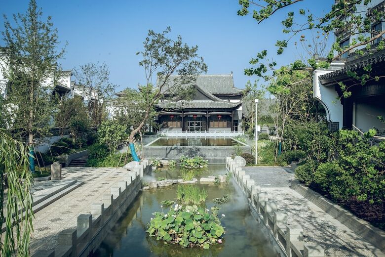Riad Xinhualian Lv Xin Gu Hotel