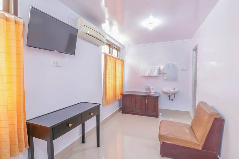 Hotel Oyo 1356 Gusti Residence