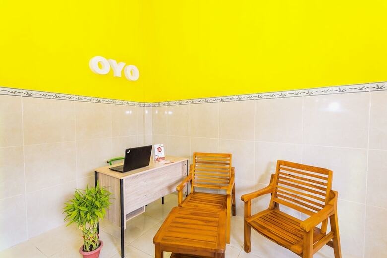 Hostal Oyo 1427 Azzahra Guest House