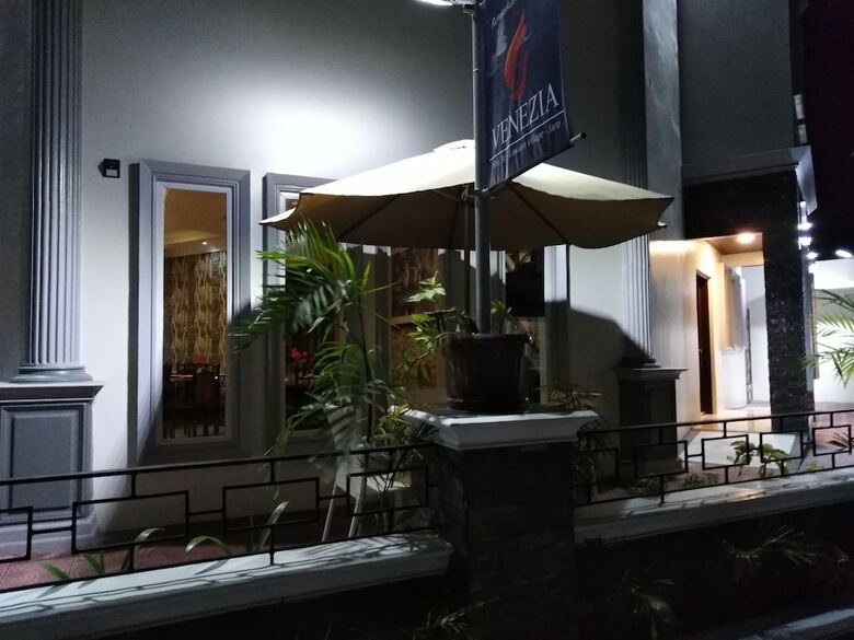 Hotel Venezia Suites Iloilo