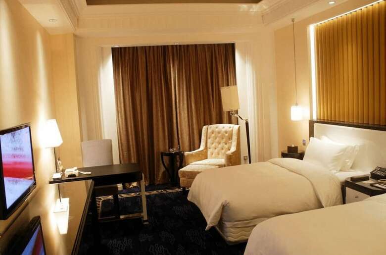 Yiwu Luck Bear Hotel