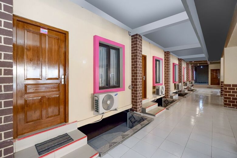 Oyo 1706 Hotel H&w Solo
