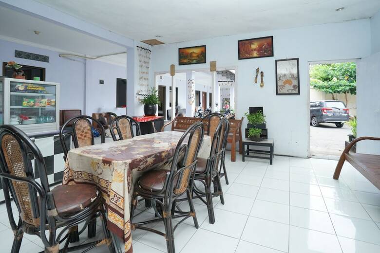 Hostal Oyo 2003 Female Guest House