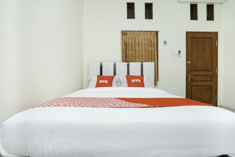 Hostal Oyo 1642 Penginapan Anggrek Syariah 2