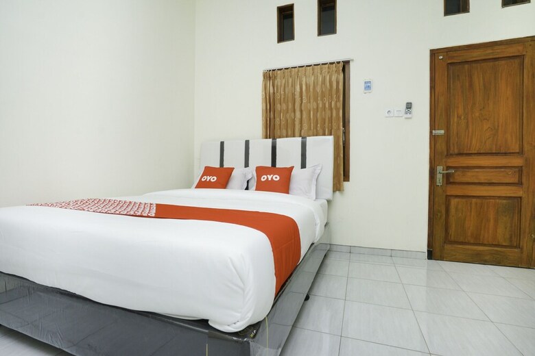 Hostal Oyo 1642 Penginapan Anggrek Syariah 2