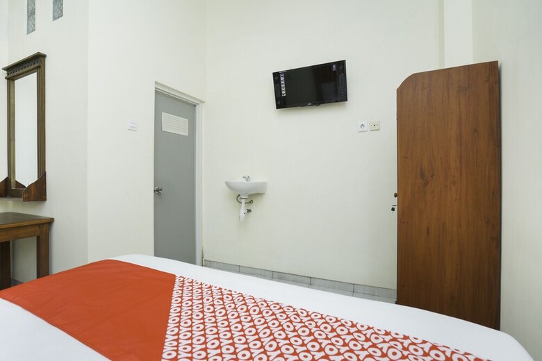 Hostal Oyo 1642 Penginapan Anggrek Syariah 2