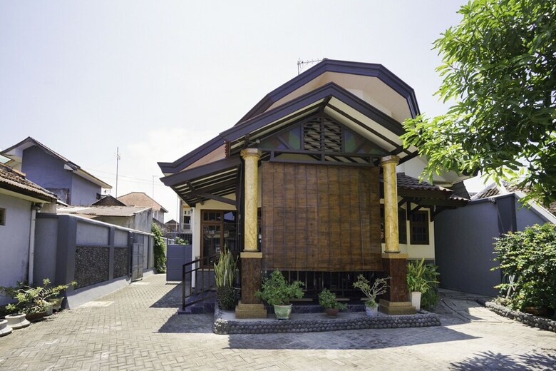 Hostal Oyo 1642 Penginapan Anggrek Syariah 2