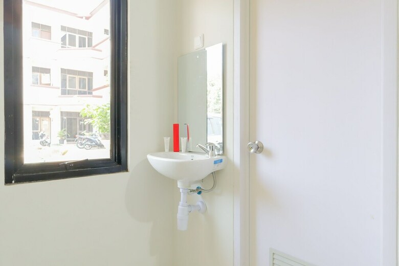 Hotel Oyo 1219 Wisma Anton Soedjarwo