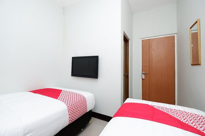 Hotel Oyo 1565 Palebon Residence
