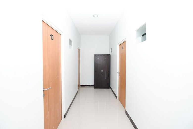 Hotel Oyo 1565 Palebon Residence