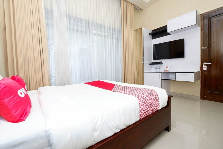 Hostal Oyo 1523 Erna's House Solo