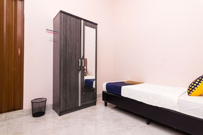 Hostal Oyo 1917 Mamora Homestay