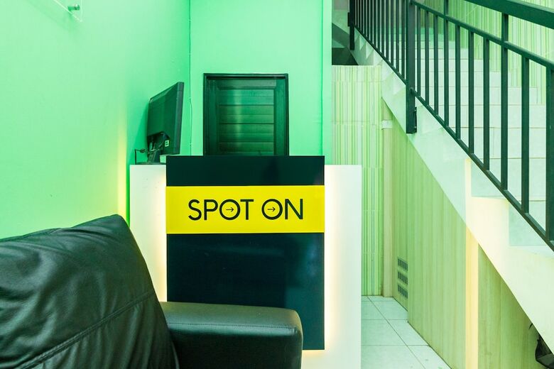 Hostal Oyo 1917 Mamora Homestay