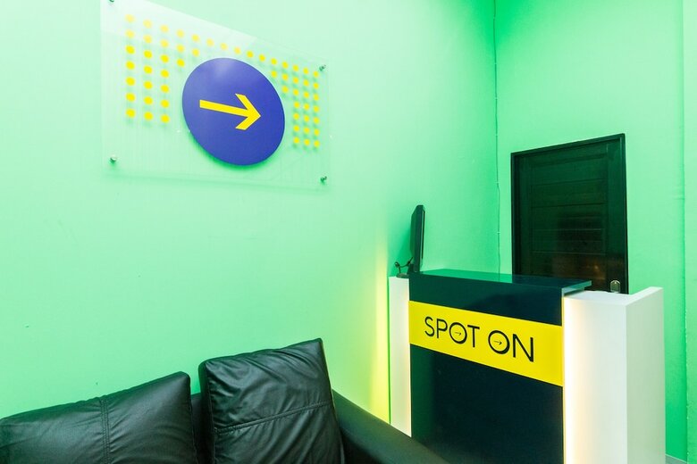 Hostal Oyo 1917 Mamora Homestay