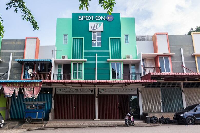 Hostal Oyo 1917 Mamora Homestay