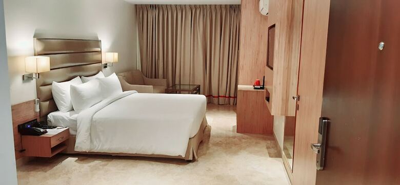 Hotel Ramada By Wyndham Aligarh Gt Road