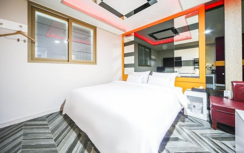 Hotel S Motel