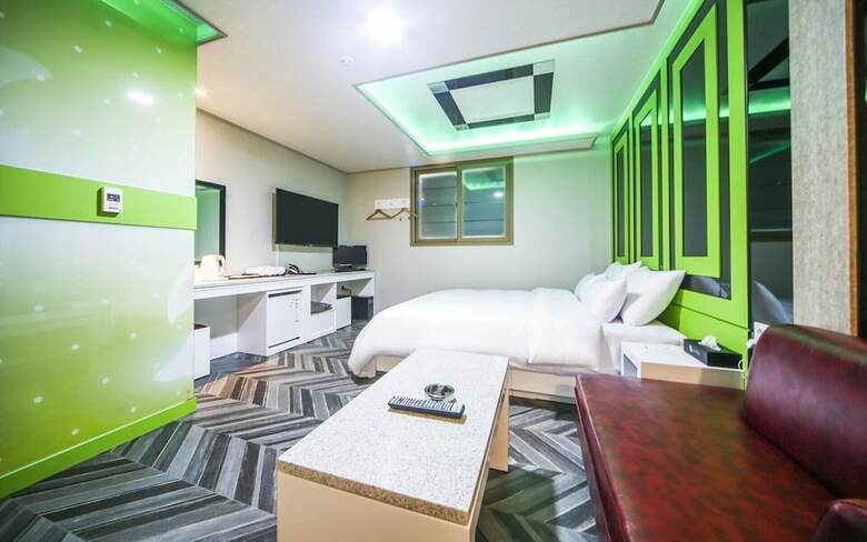 Hotel S Motel